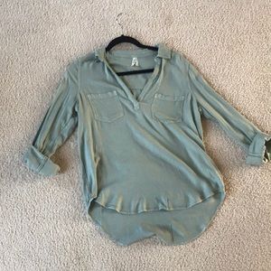 Relaxed Collard Top